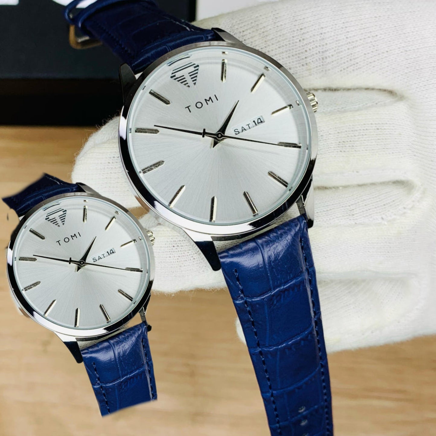 TOMI T-045 Couple Watch Date Day Quartz Leather Straps