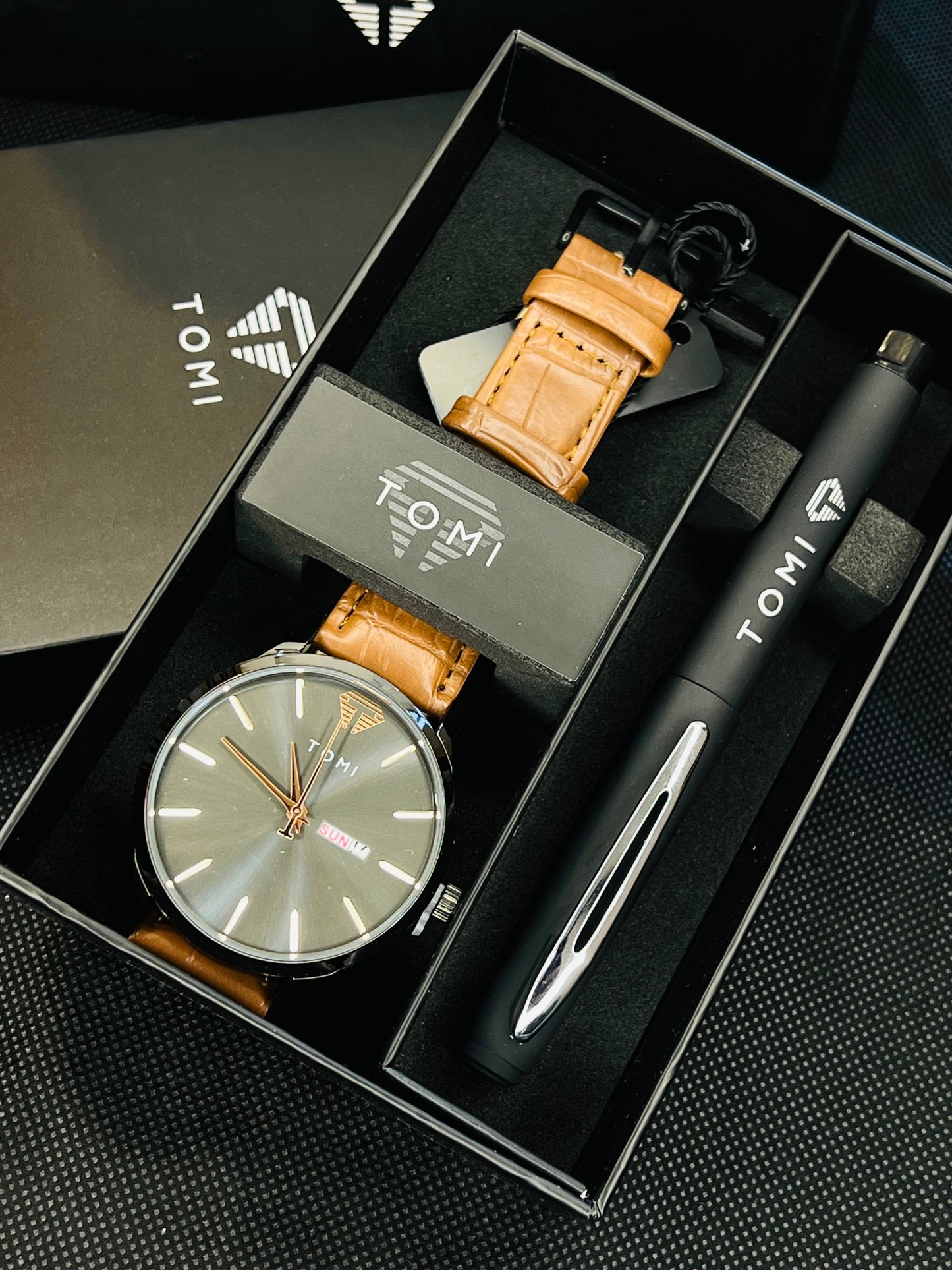TOMI T-045 Watch With Pen Day Date Quartz Executive Gift Box Packing